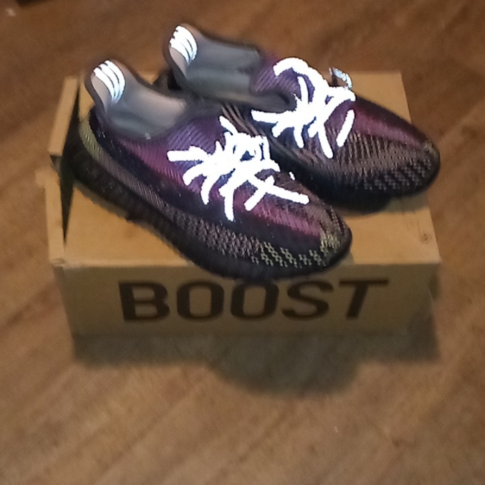 Reflective Yeezy 700 yeishild